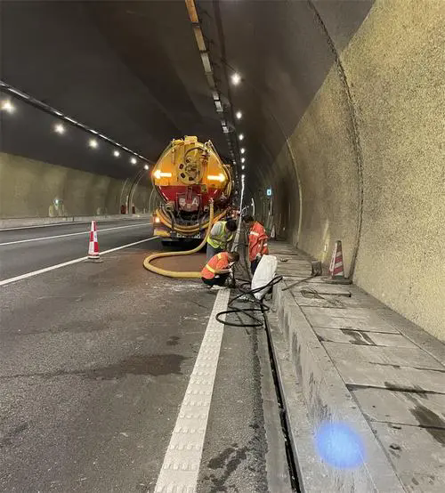 瑞昌隧道排水渠清淤